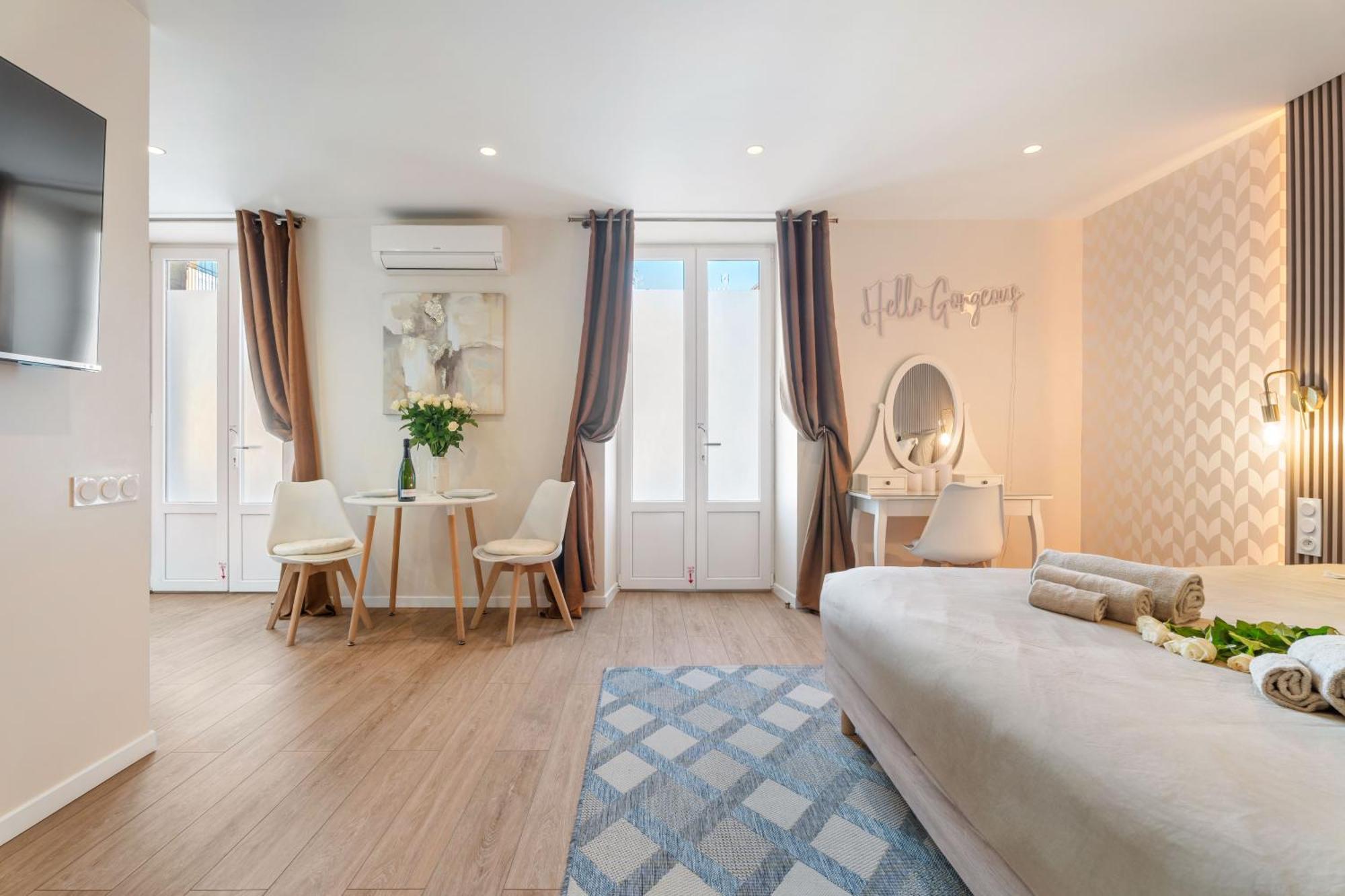 Nice Renting - Love Room Massena - Luxe Room - Jacuzzi - Terrace - King Bed - Ac Dış mekan fotoğraf