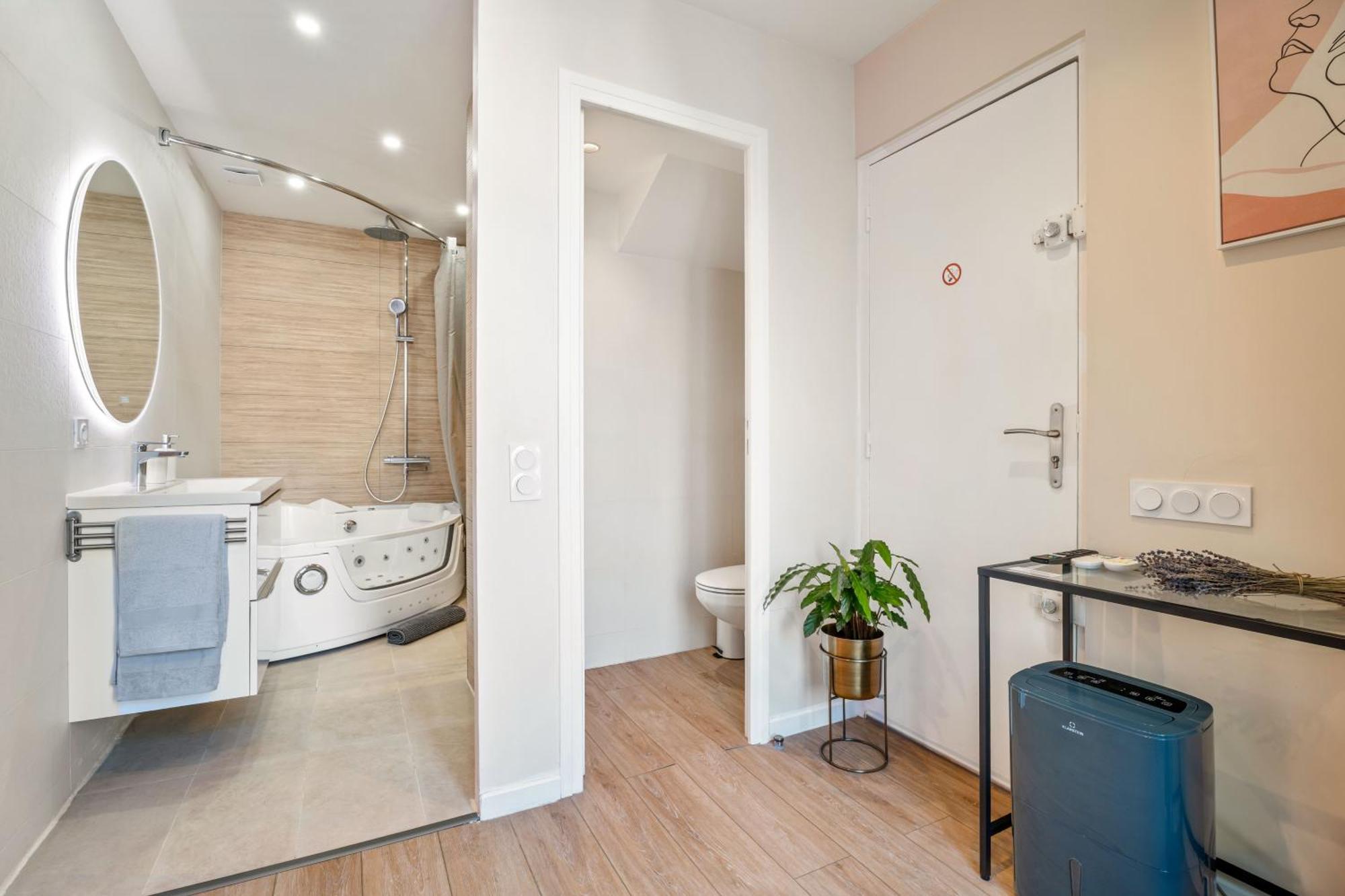 Nice Renting - Love Room Massena - Luxe Room - Jacuzzi - Terrace - King Bed - Ac Dış mekan fotoğraf