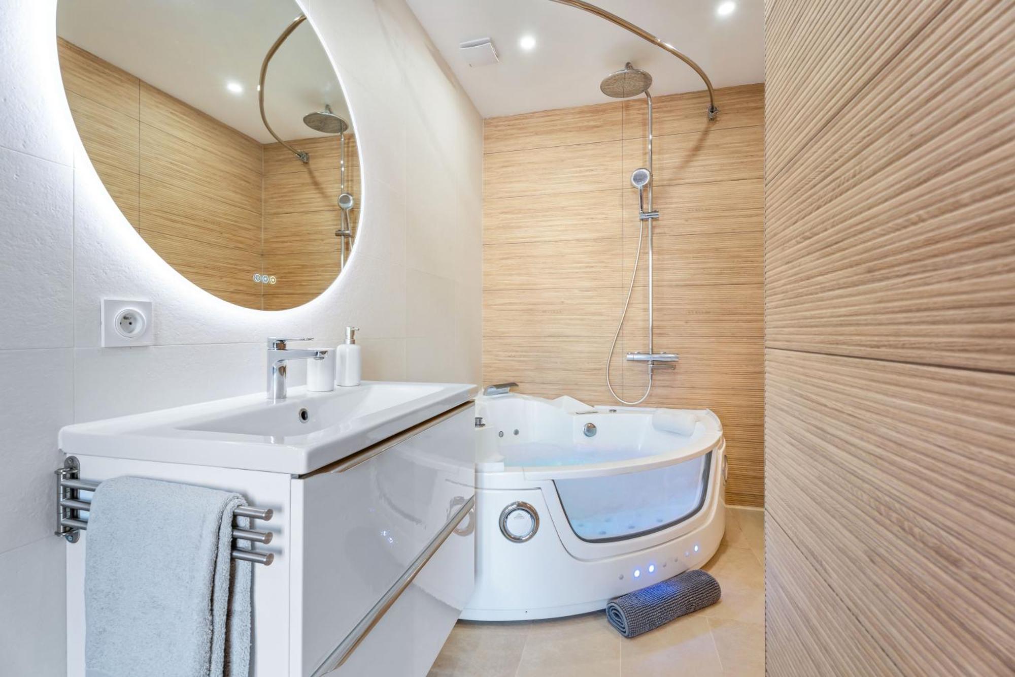Nice Renting - Love Room Massena - Luxe Room - Jacuzzi - Terrace - King Bed - Ac Dış mekan fotoğraf
