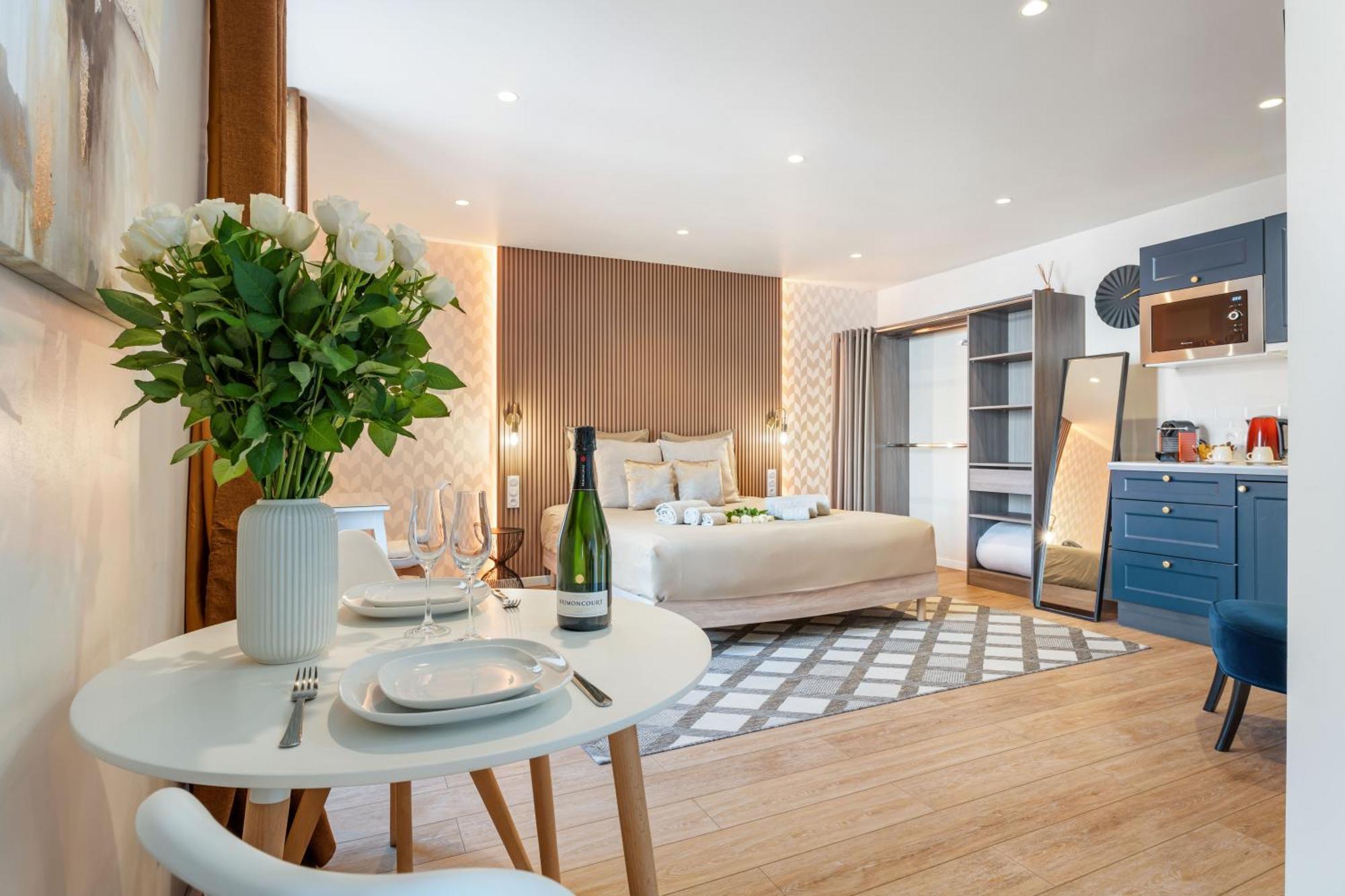 Nice Renting - Love Room Massena - Luxe Room - Jacuzzi - Terrace - King Bed - Ac Dış mekan fotoğraf