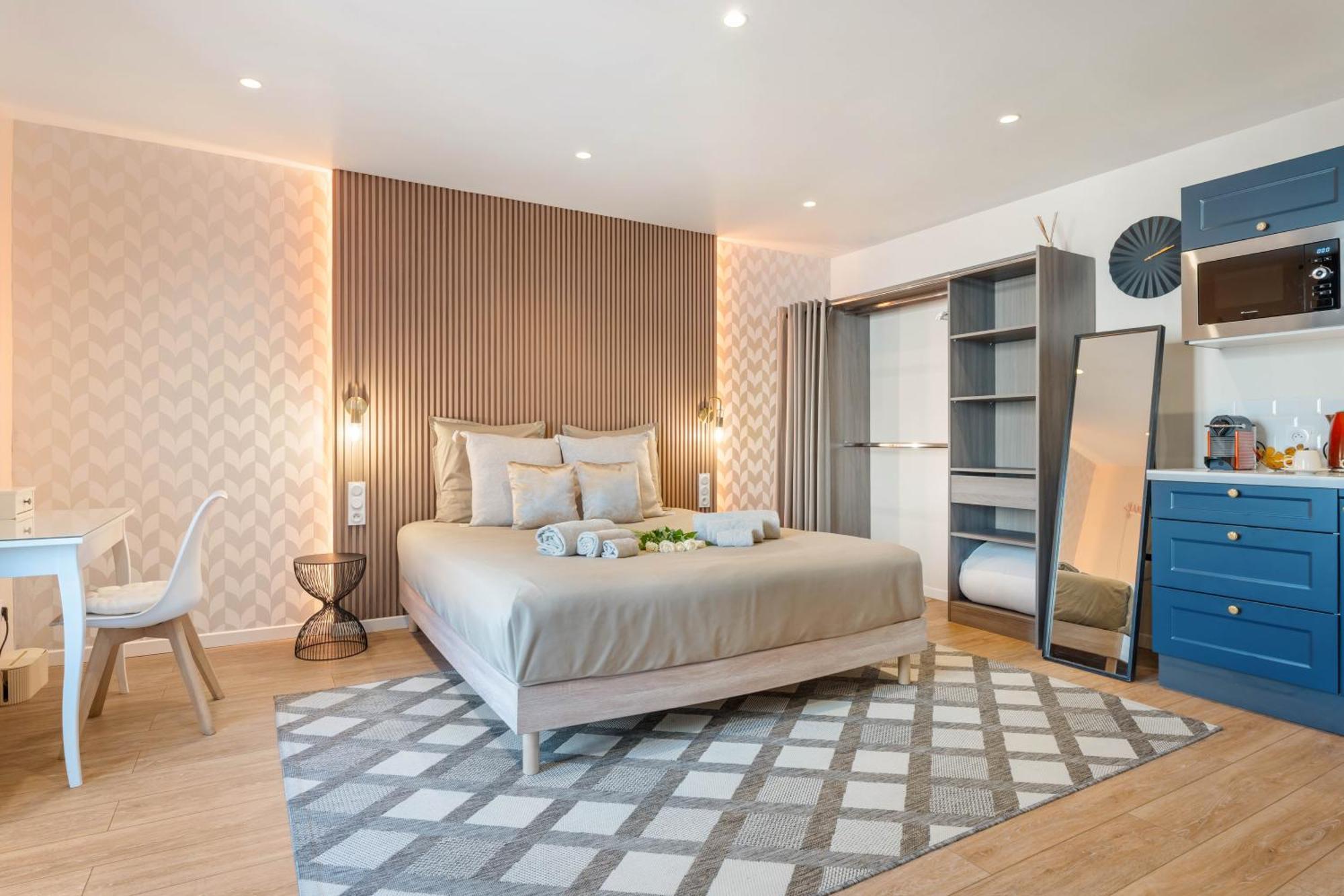 Nice Renting - Love Room Massena - Luxe Room - Jacuzzi - Terrace - King Bed - Ac Dış mekan fotoğraf
